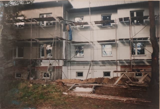 Zdjęcie 5 galerii z wydarzenia Powstanie zakładu - pierwotny budynek
