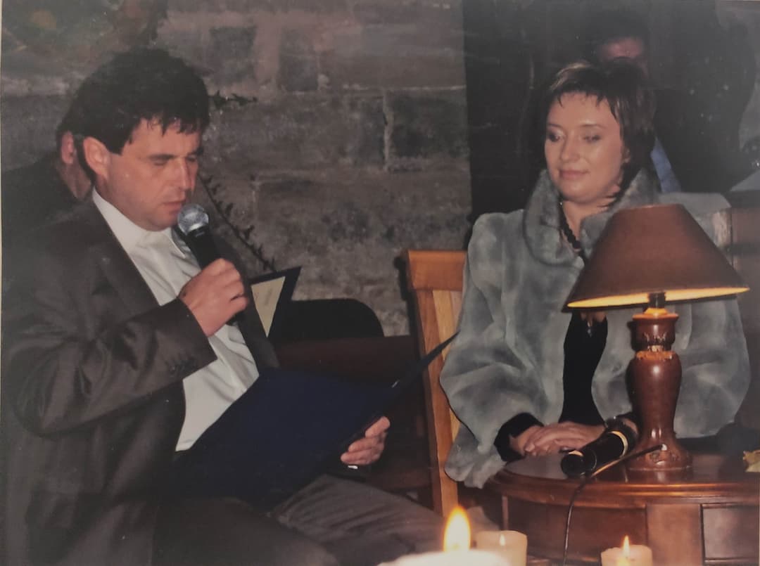 Zdjęcie opisujące Nocne czytanie poezji w Kościele św. Floriana w Koprzywnicy w ramach walki z rakiem piersi