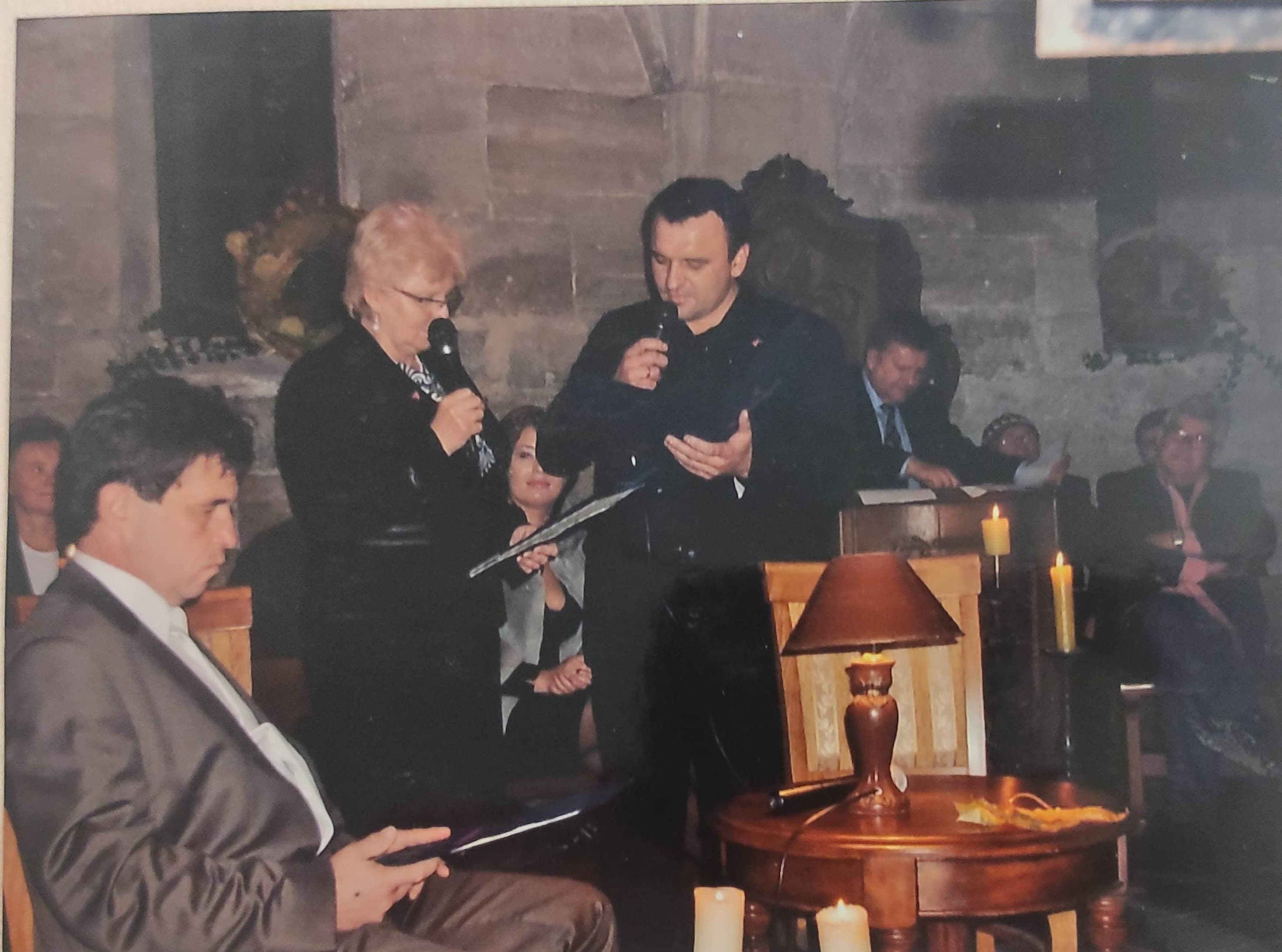 Główne zdjęcie z wydarzenia Nocne czytanie poezji w Kościele św. Floriana w Koprzywnicy w ramach walki z rakiem piersi