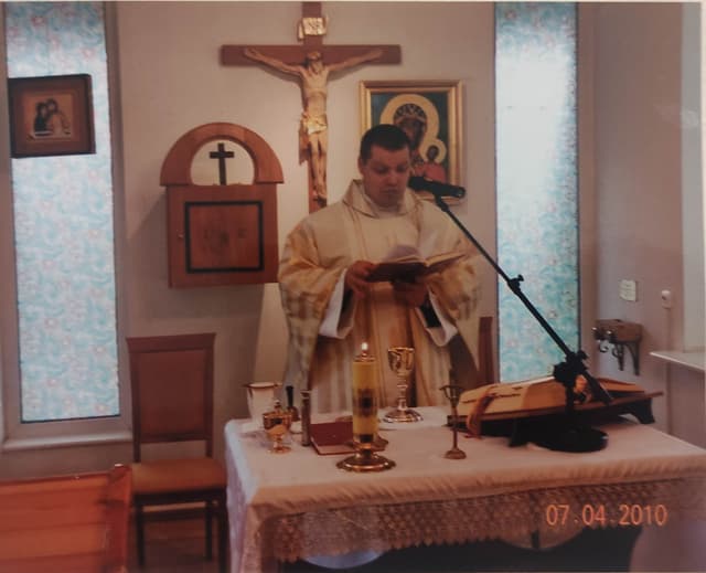 Zdjęcie 3 galerii z wydarzenia Uroczyste poświęcenie obrazu Matki Bożej Sulisławskiej, repliki kielicha oraz cegły św. Ducha w Koprzywnicy