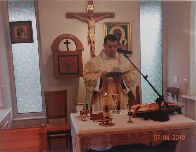 Zdjęcie 4 galerii z wydarzenia Uroczyste poświęcenie obrazu Matki Bożej Sulisławskiej, repliki kielicha oraz cegły św. Ducha w Koprzywnicy
