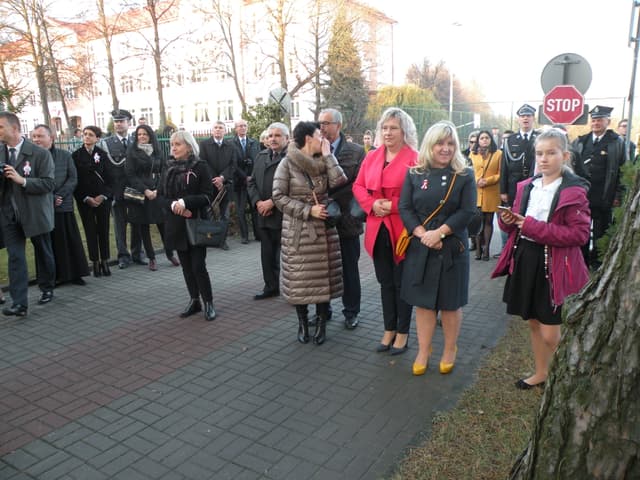 Zdjęcie 7 galerii z wydarzenia Przekazanie i poświęcenie pamiątkowej figurki „Chrystusa Ukrzyżowanego”, przez Pana Jana Materkowskiego z rodziną.