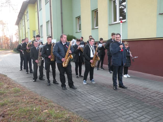 Zdjęcie 9 galerii z wydarzenia Przekazanie i poświęcenie pamiątkowej figurki „Chrystusa Ukrzyżowanego”, przez Pana Jana Materkowskiego z rodziną.