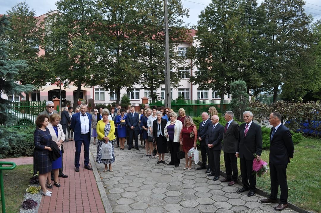 Zdjęcie opisujące Uroczystość 50-lecia Ośrodka Zdrowia i 15-lecia Zakładu Opiekuńczo-Leczniczego