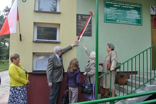 Zdjęcie 3 galerii z wydarzenia Uroczystość 50-lecia Ośrodka Zdrowia i 15-lecia Zakładu Opiekuńczo-Leczniczego