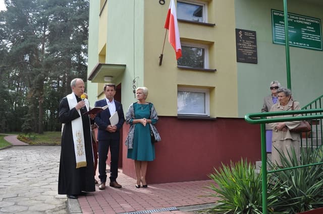 Zdjęcie 4 galerii z wydarzenia Uroczystość 50-lecia Ośrodka Zdrowia i 15-lecia Zakładu Opiekuńczo-Leczniczego